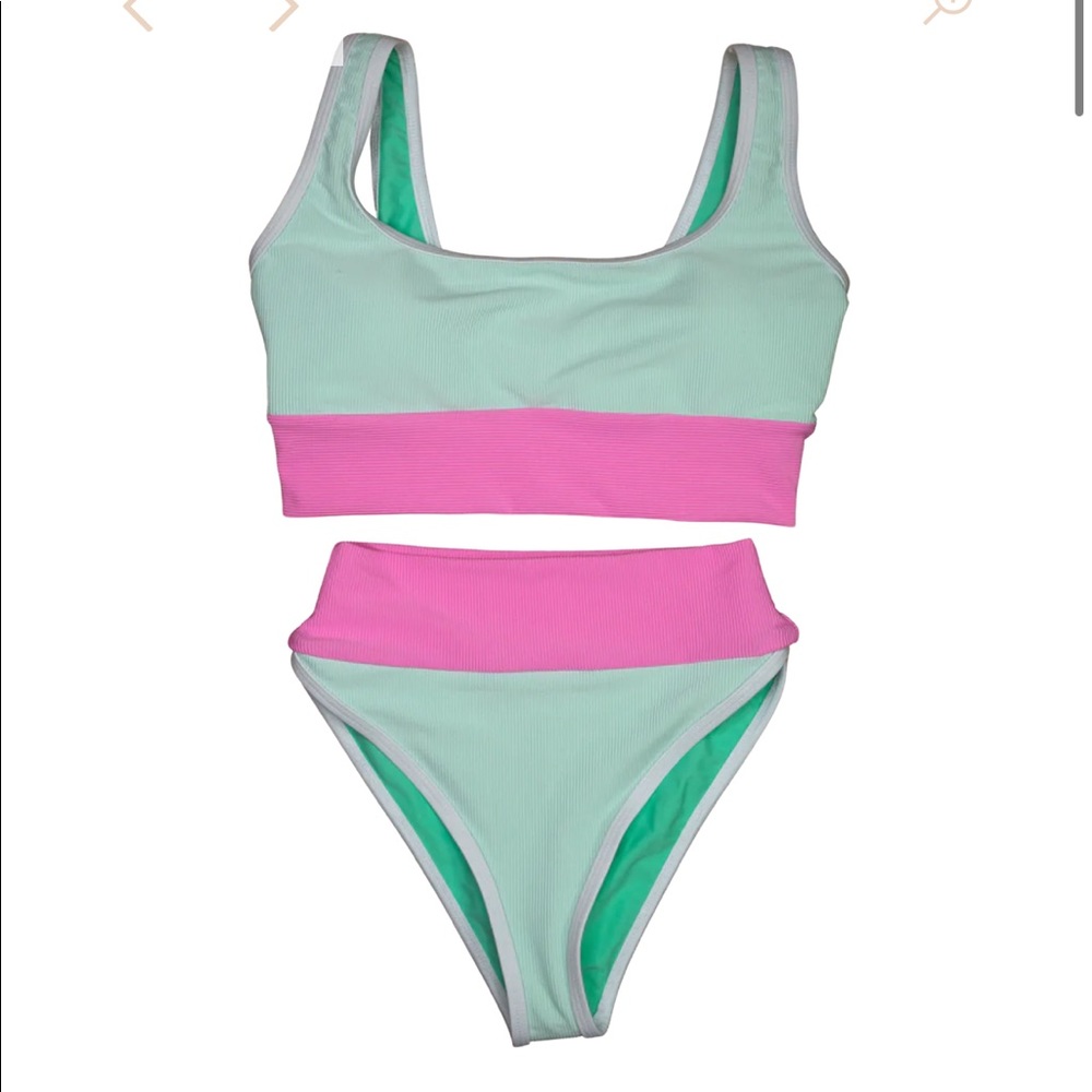 Lainsnow bikini set. Size small in the top and bottom. A little too snug for me